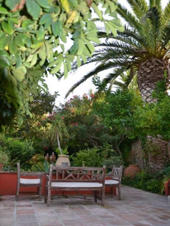 לינה וארוחת בוקר סאלס-לה-שאטו Casa Montes מראה חיצוני תמונה